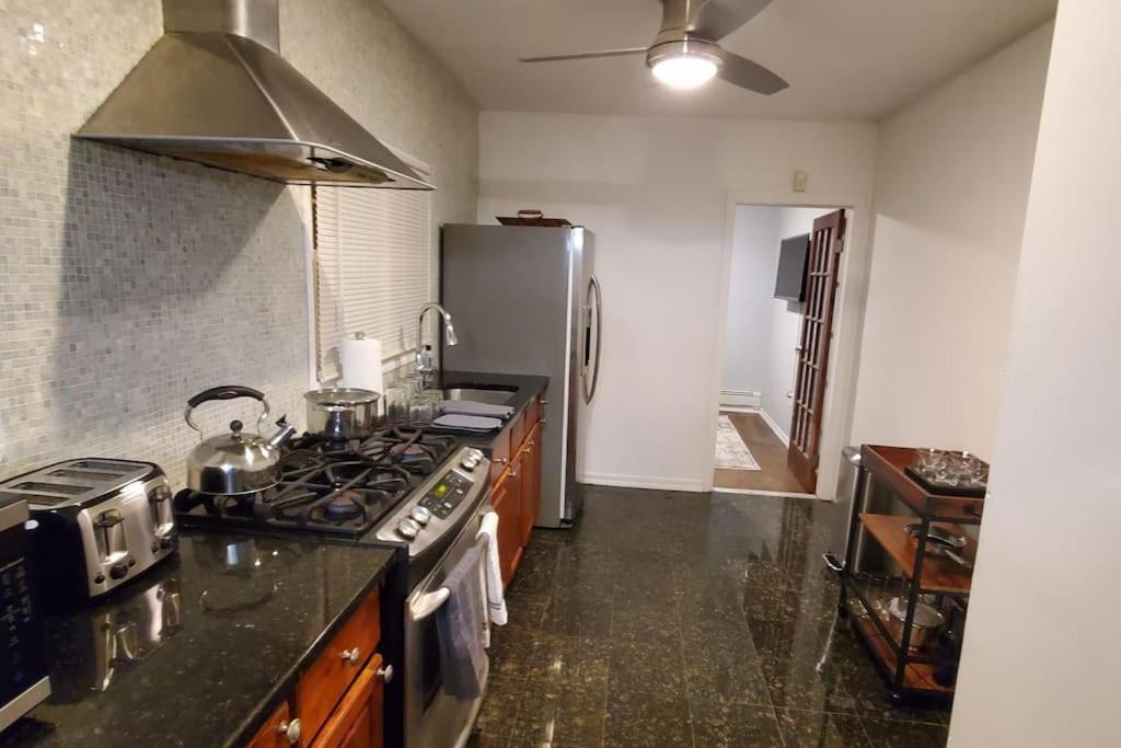 Quiet 3 Bedroom Apartment In Private Home นิวยอร์ก ภายนอก รูปภาพ