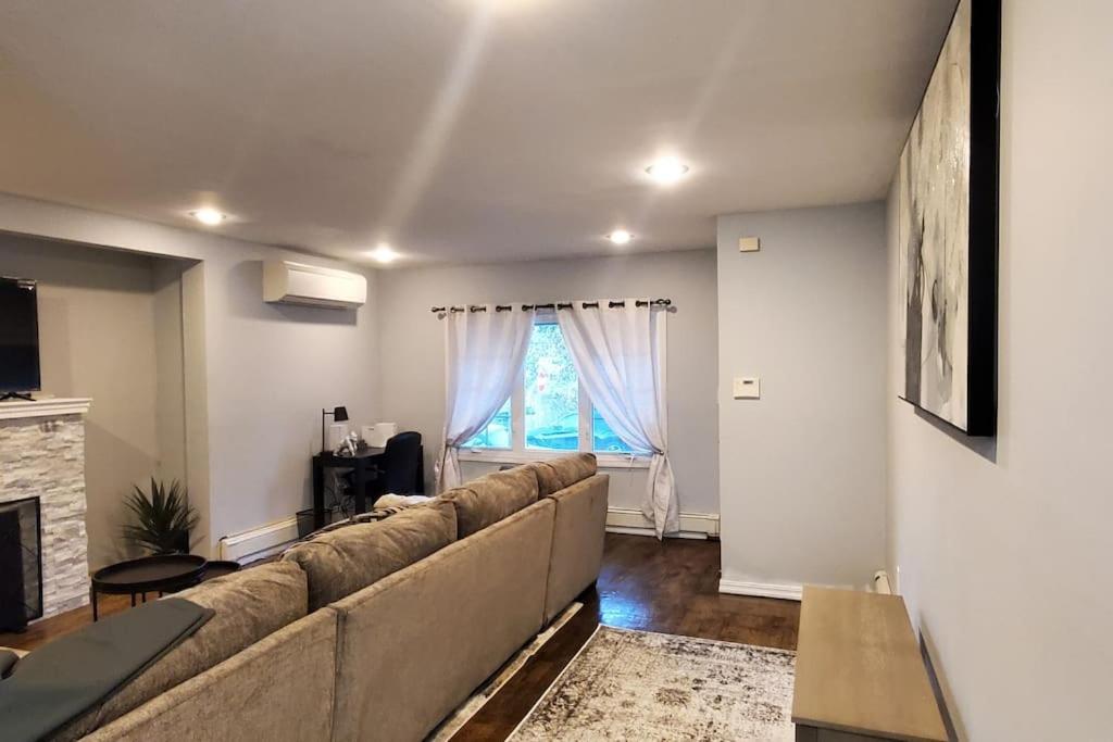 Quiet 3 Bedroom Apartment In Private Home นิวยอร์ก ภายนอก รูปภาพ
