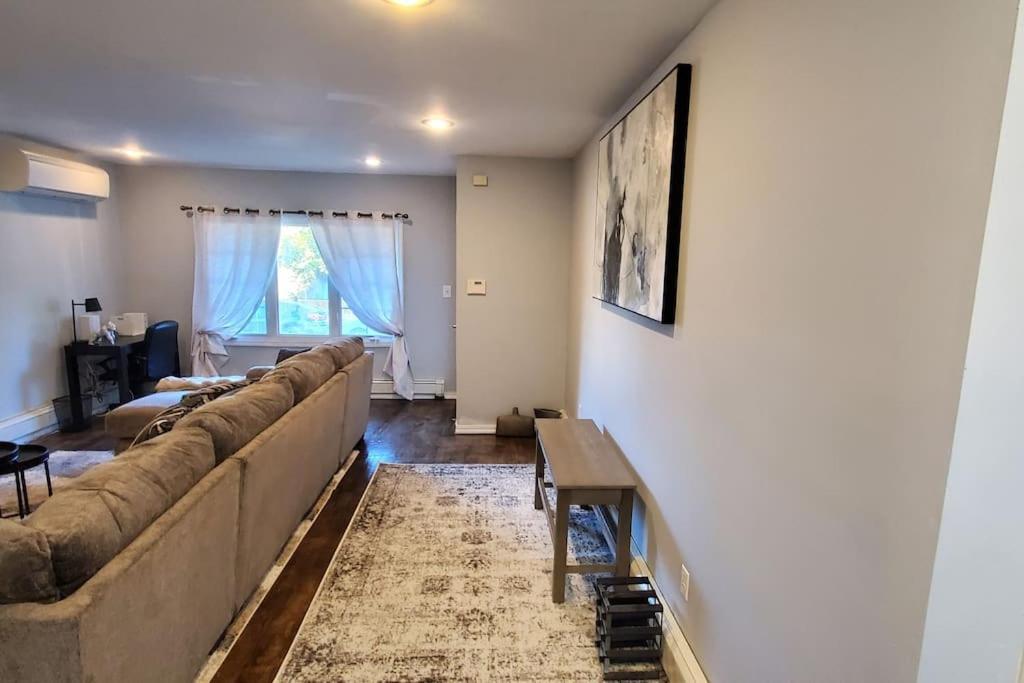 Quiet 3 Bedroom Apartment In Private Home นิวยอร์ก ภายนอก รูปภาพ