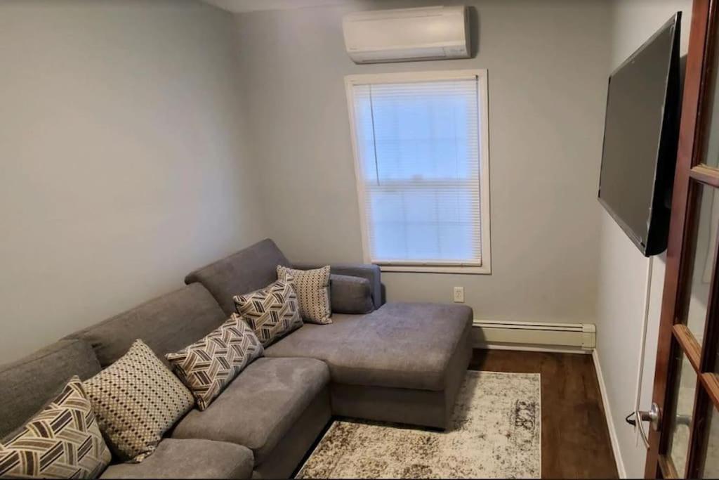 Quiet 3 Bedroom Apartment In Private Home นิวยอร์ก ภายนอก รูปภาพ